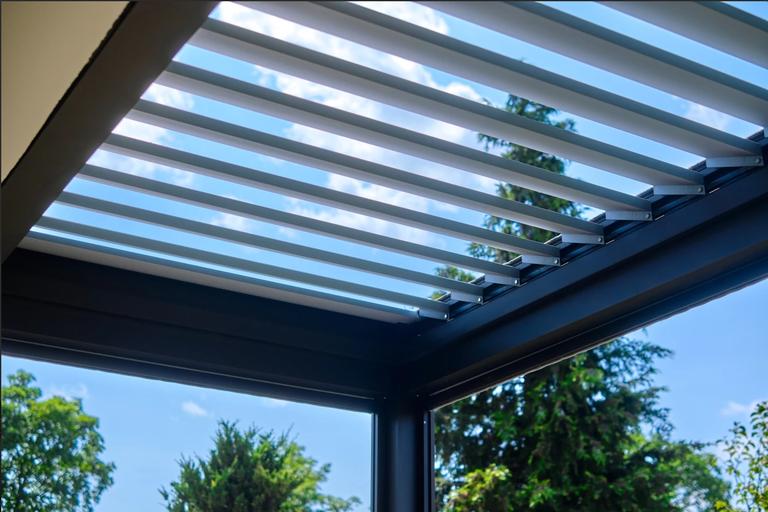 Bioklimatska pergola Winclimatic S500 – integrirana odvodnja