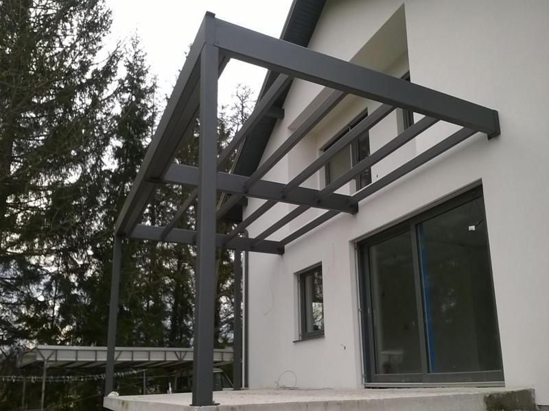 sodoben kovinski nadstrešek Celje Maribor