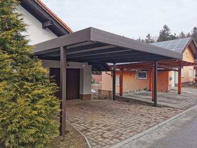 Nadstrešek za avtomobile moderna hiša z aluminijasto konstrukcijo
