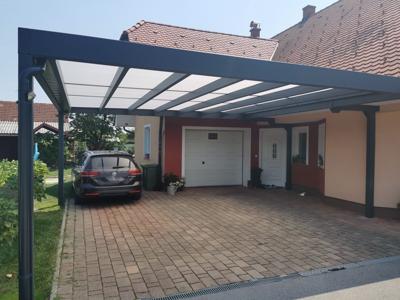 Leseni carport s kritino in detajlom odvodnjavanja - Celje