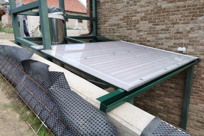 Leseni nadstrešek za teraso z opal polikarbonatno kritino Ljubljana