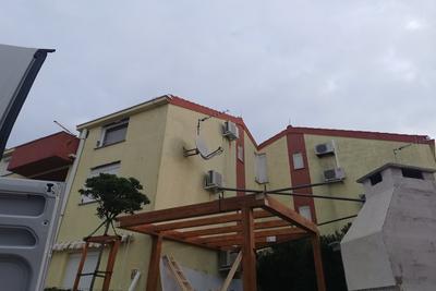 Moderna pergola z ZIP senčili za teraso Domžale
